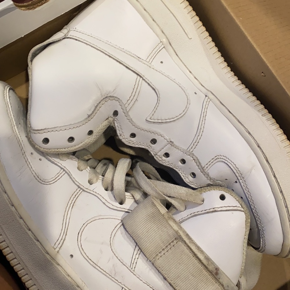 Nike’s - Picture 2 of 5